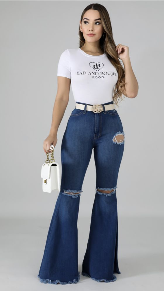 Woman wearing white t-shirt and flared jeans with belt