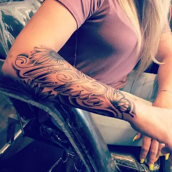 lady wearing a loved one's name sleeve tattoo on her arm