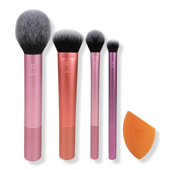 Essential brushes and sponges for travel makeup