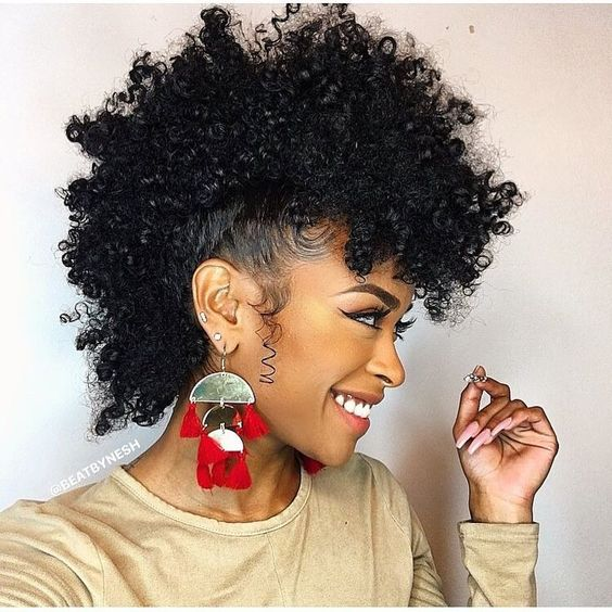 Beautiful naturalista smiling with her flowhawk for styling natural short hair