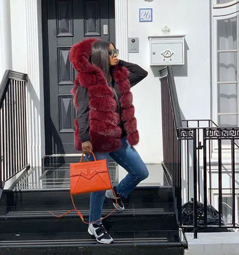 black sneakers as styled by Toke Makinwa