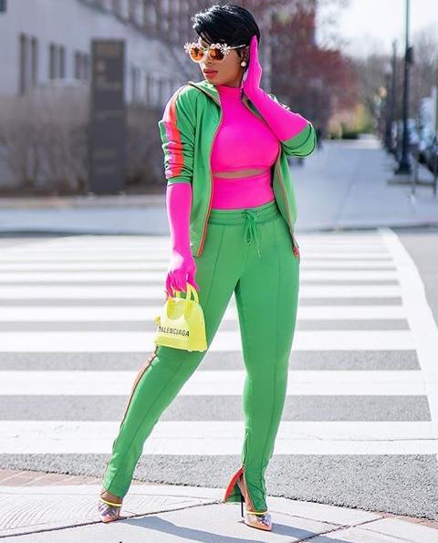 lady in light green and pink equidistant color mix outfit