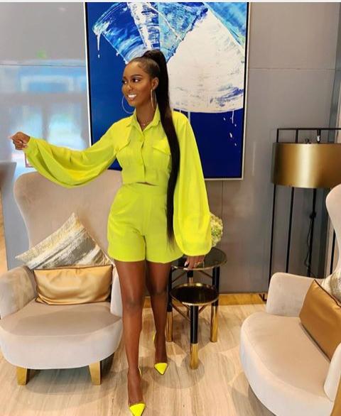 lady in yellow monochrome outfit - How to Mix and Match Colours in Your Outfits